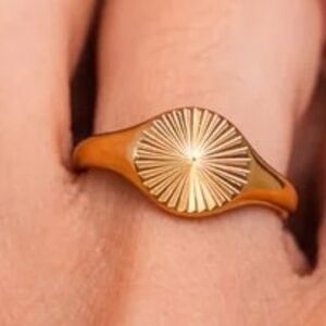 Simple Gold Ring.   Size 10